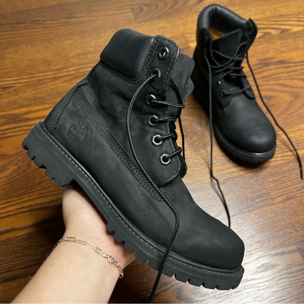 Timberland 6" Women’s Black Nubuck Leather Boot Size 6 Medium Width